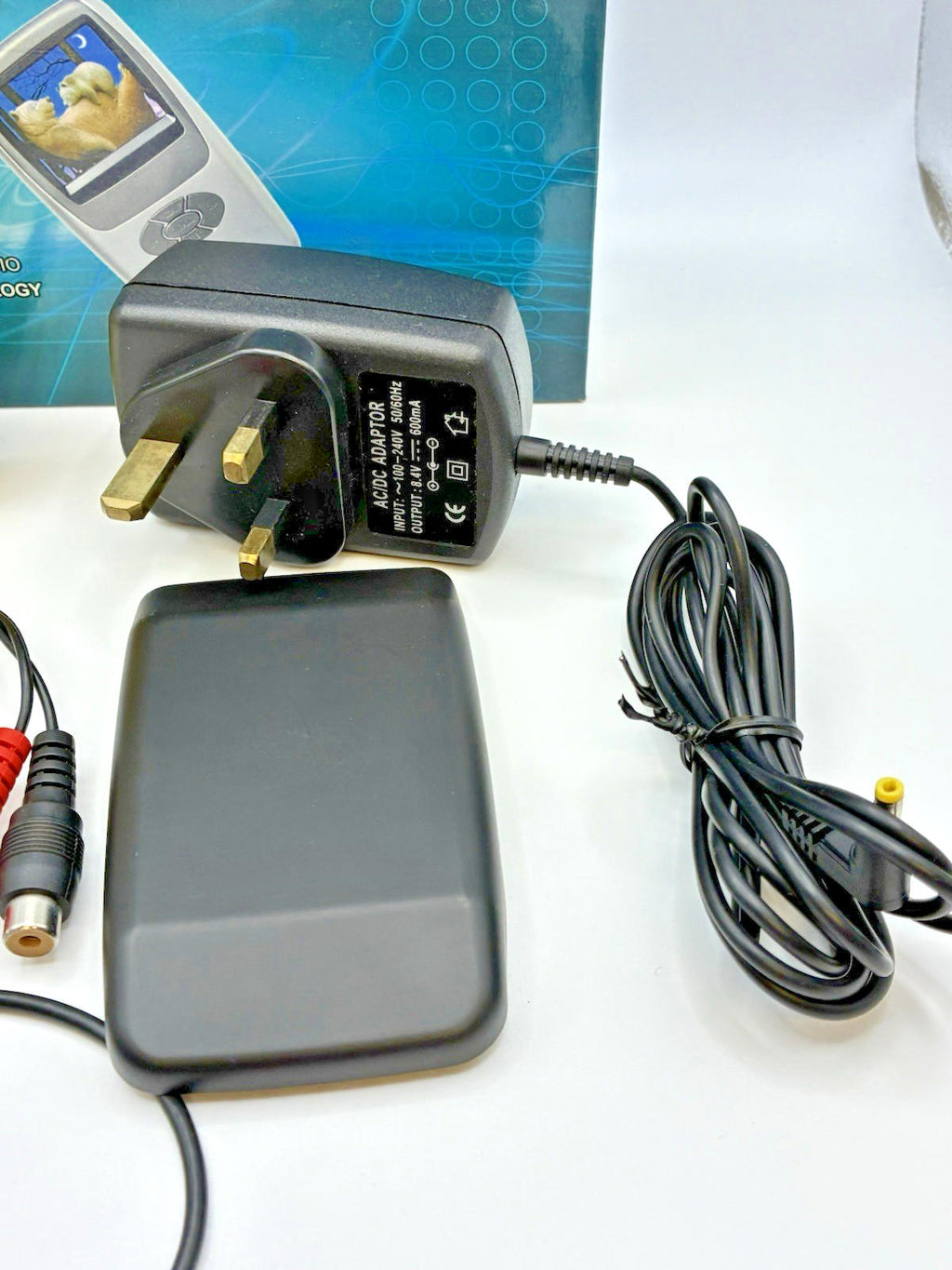 Handheld Tv/Radio/Monitor 2.5” screen with Battery Retro Radio works TV Untested